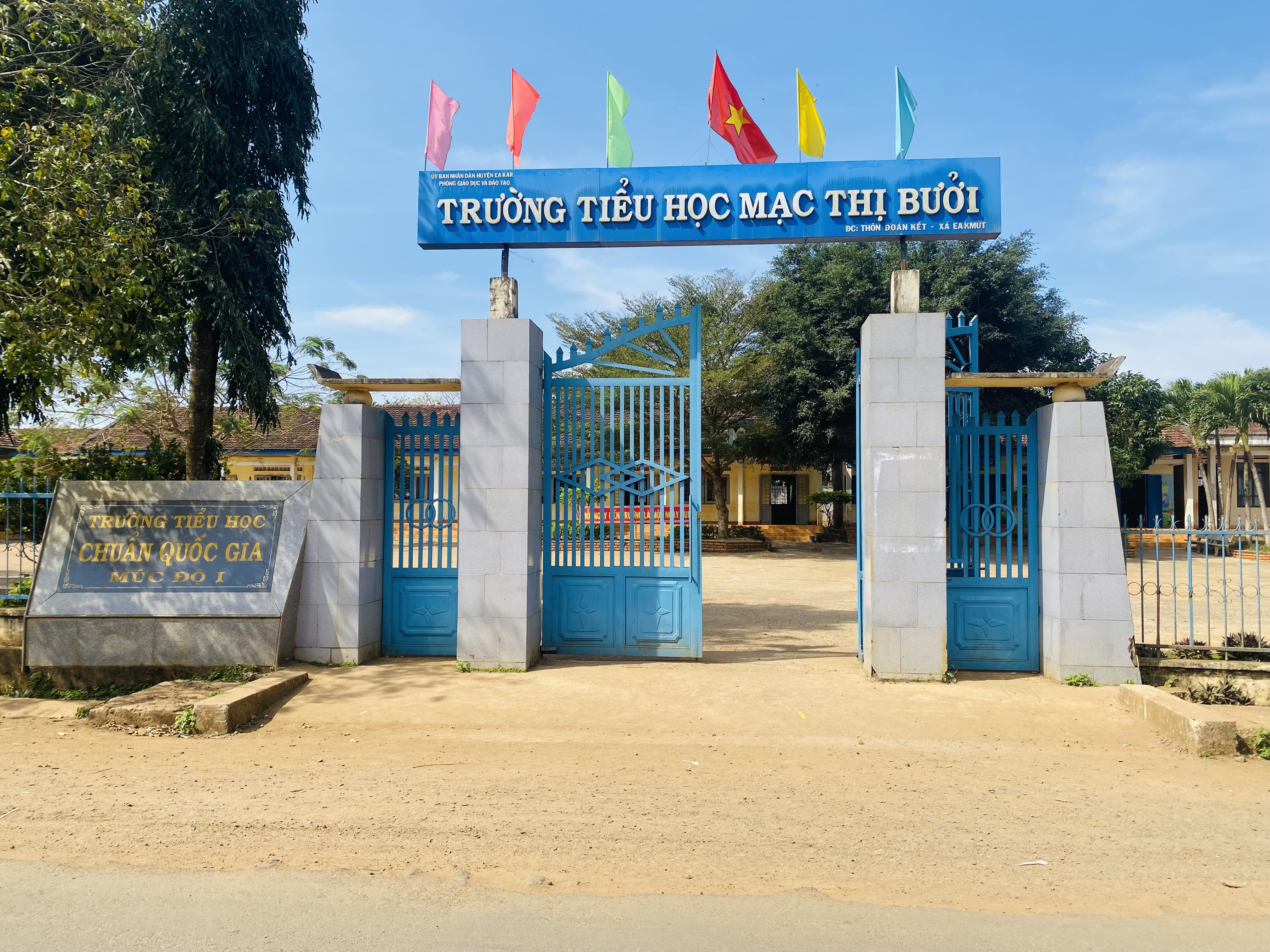 Tựu trường